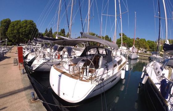 Bavaria 37