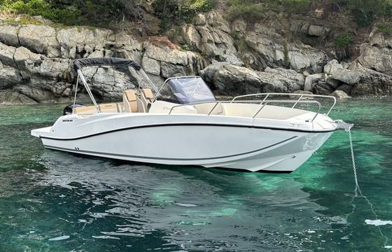 Quicksilver Activ 675 Open