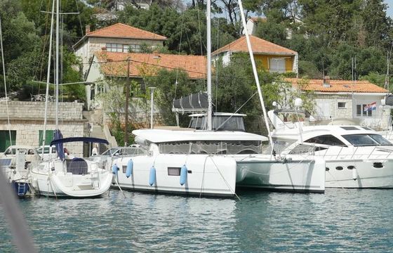 Lagoon 42