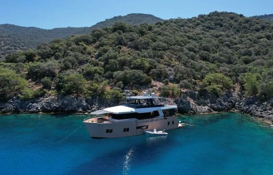 Motor yacht Custom Made