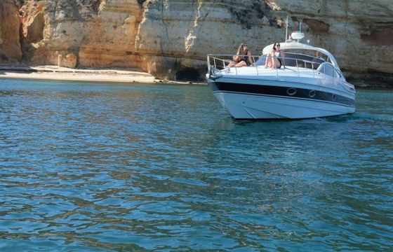 Pershing 37