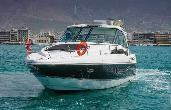 Cruisers Yachts 450 cc
