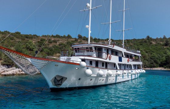 Brodotrogir Custom Built