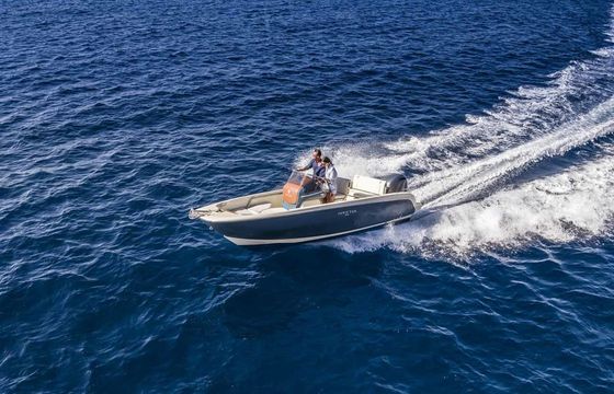 Invictus Yachts 200 FX