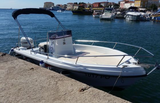 M/B Triakis