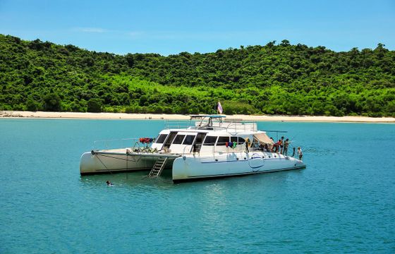 Catamaran 70