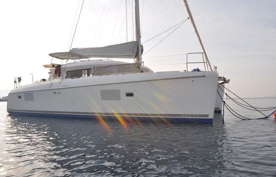 Lagoon 421