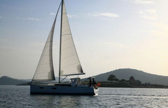 Beneteau Oceanis 38