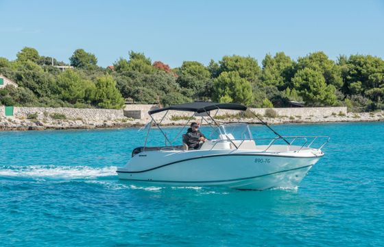 Quicksilver Activ 675 Open