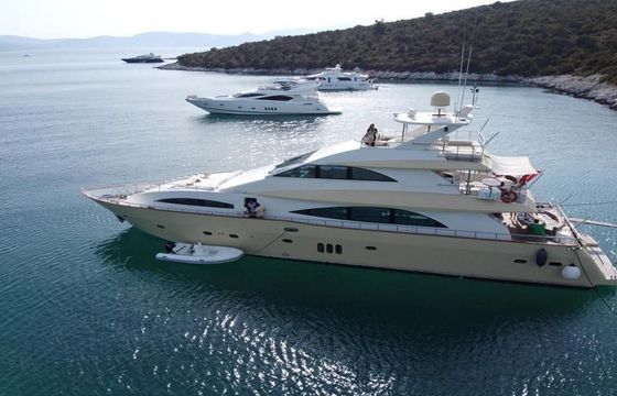 M/Y 105