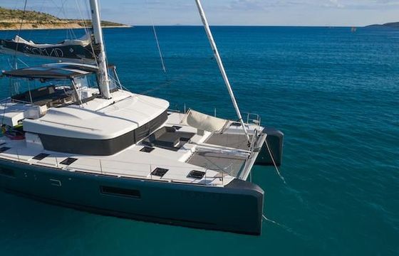 Lagoon 52
