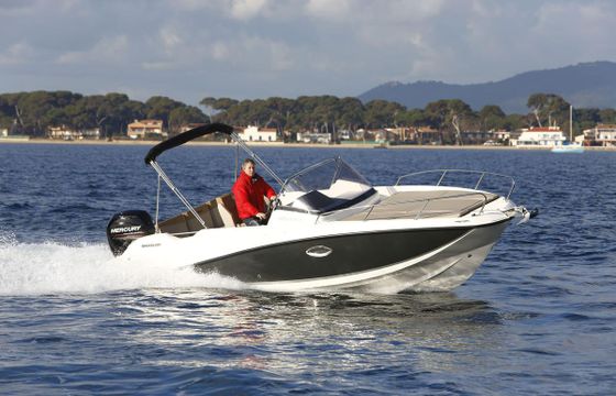 Quicksilver 675 Sundeck