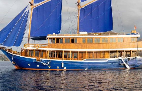 Traditional Phinisi Schooner 104