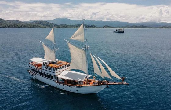 Traditional Phinisi Schooner 97