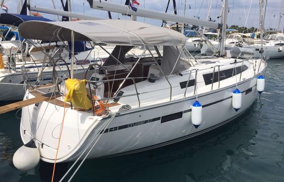 Bavaria Cruiser 37