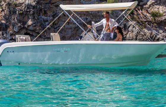 Invictus Yachts 190 FX