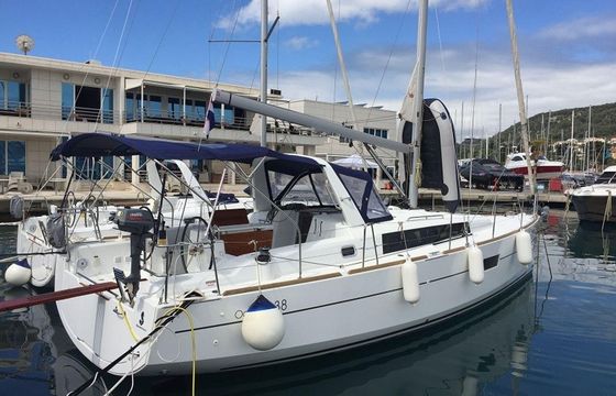 Beneteau Oceanis 38