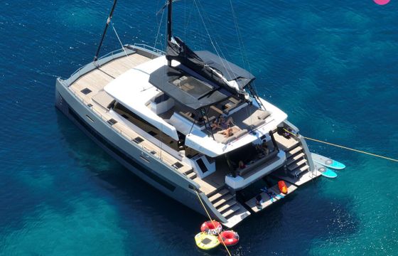 moon yacht 60 lux