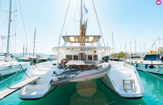 lagoon 450  flybridge
