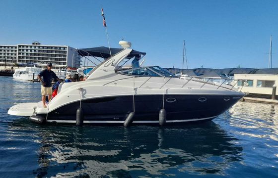 maxum 38ft minimum booking 2-hours