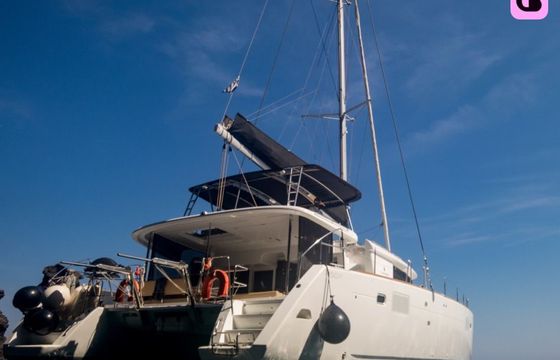 lagoon 450 fly
