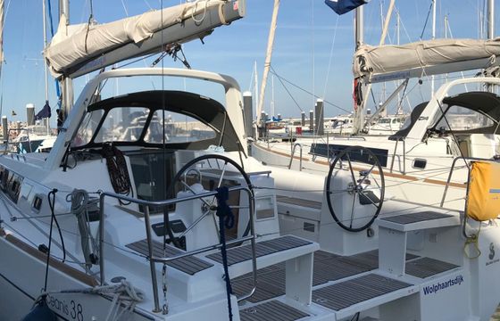 beneteau oceanis 38
