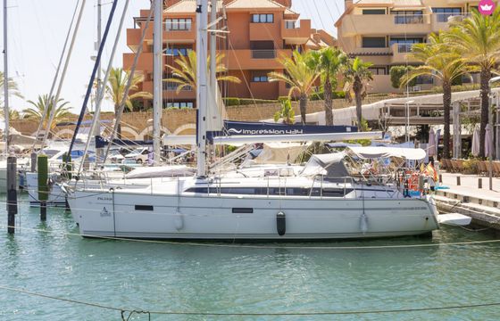 bavaria 37 cruiser style