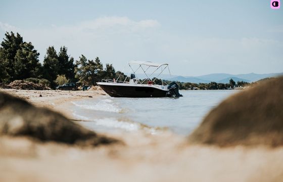 unique boat s470