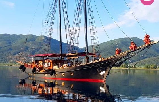 motorsailer schooner
