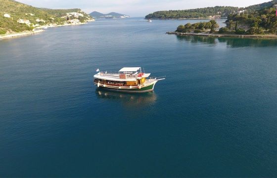 custom wooden traditional wooden boat