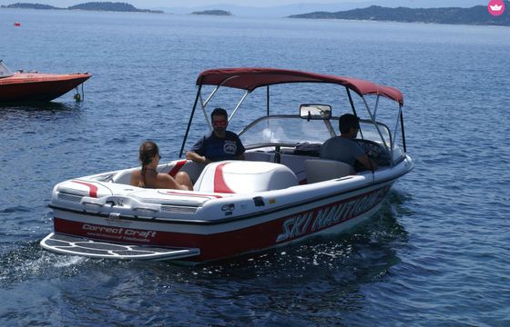 correct craft ski nautique 196