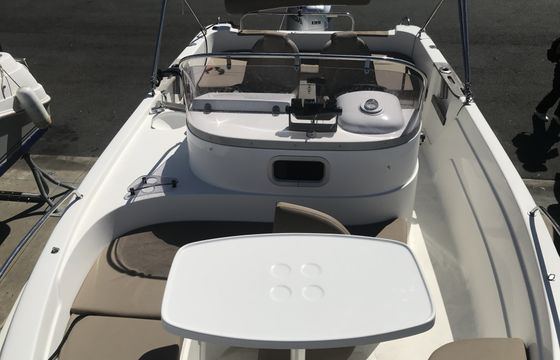 b2 marine cap ferret 652 open