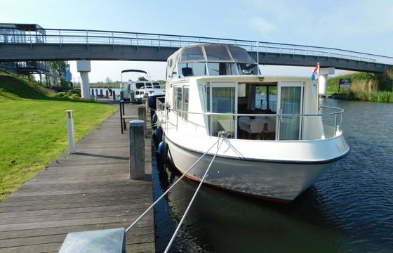 houseboat 1050