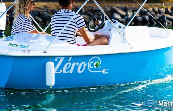 jeanneau electric blue