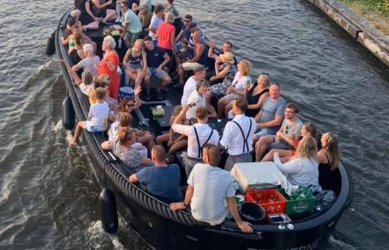 gezellige private sloep mét wc .