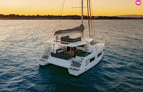 catamaran aventura 37