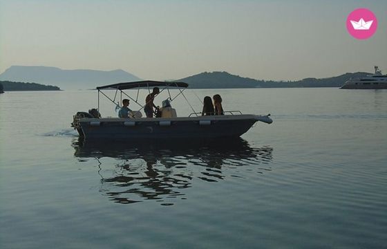 elena motor boat