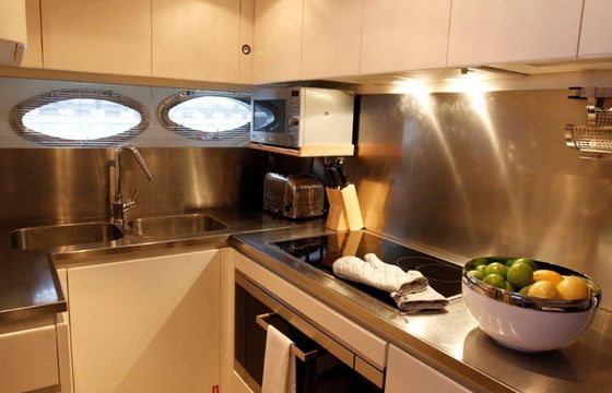 Pershing 90