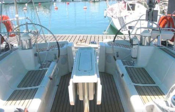 Vela yacht