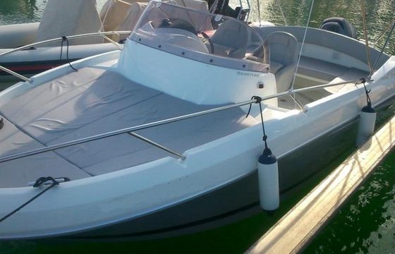 Bénéteau Flyer 650