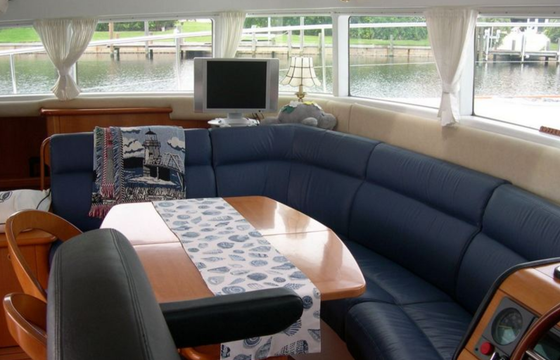 СATAMARAN LAGOON POWER 43