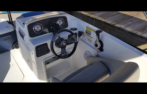 Hurricane SunDeck 19