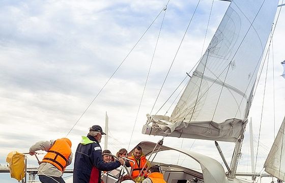 Hanse 325