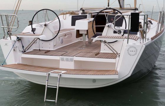 DUFOUR 382