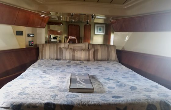 Luxury 60' Ferretti Flybridge