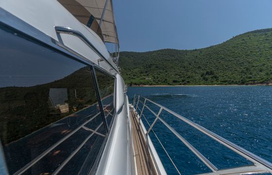 A Sunseeker Manhattan 62 Flybridge
