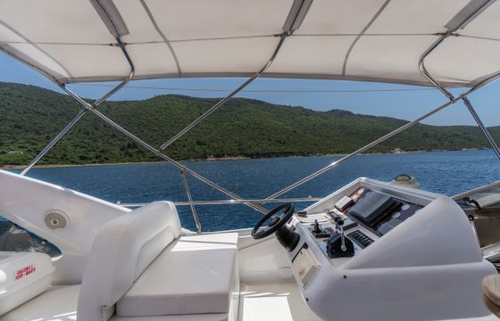 A Sunseeker Manhattan 62 Flybridge