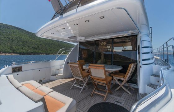 A Sunseeker Manhattan 62 Flybridge