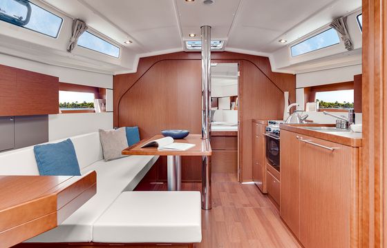 Sailing yacht Oceanis 38 - Martine