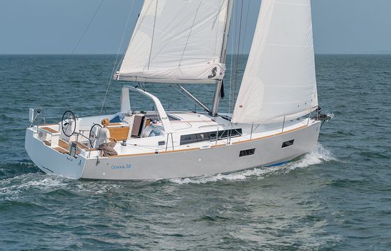 Sailing yacht Oceanis 38 - Martine